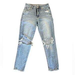 AMERICAN EAGLE Ripped Mom Jean (Size 2)